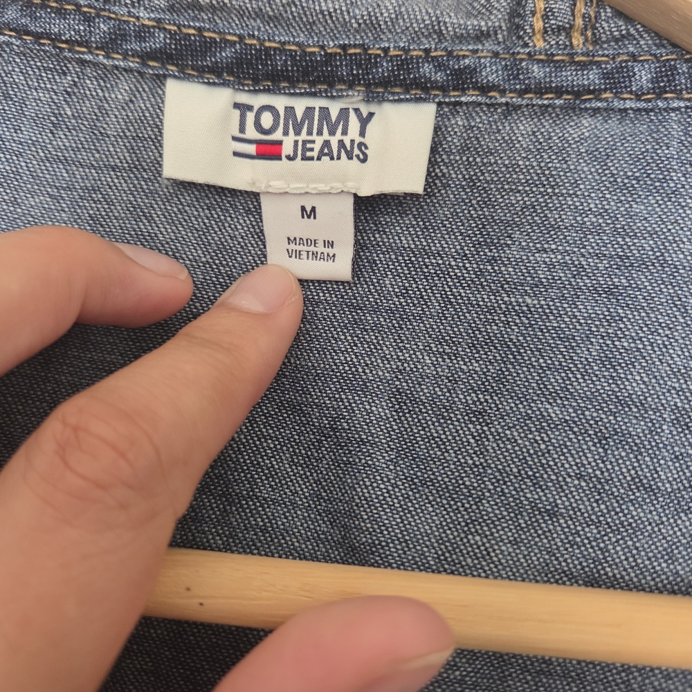 Y2k Tommy Hilfiger Light Blue Denim Hooded Jean Jacket with Red Drawstrings - Picture 4 of 7